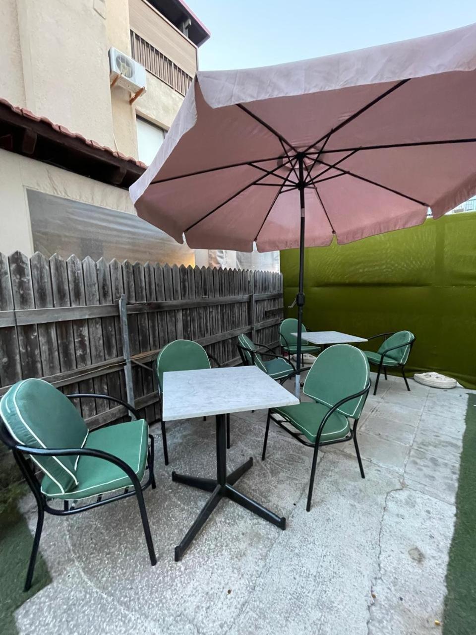 Premium Hostel Marina Paphos Exterior photo